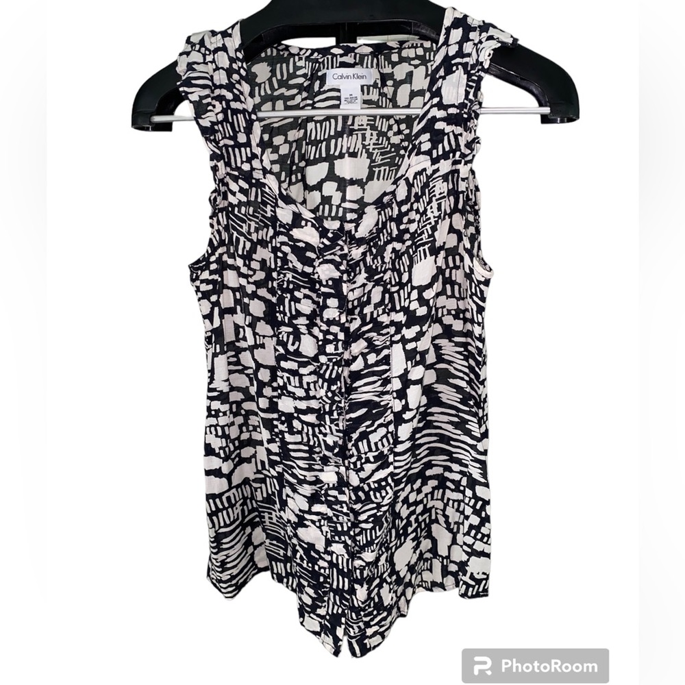 Sleeveless blouse Size M